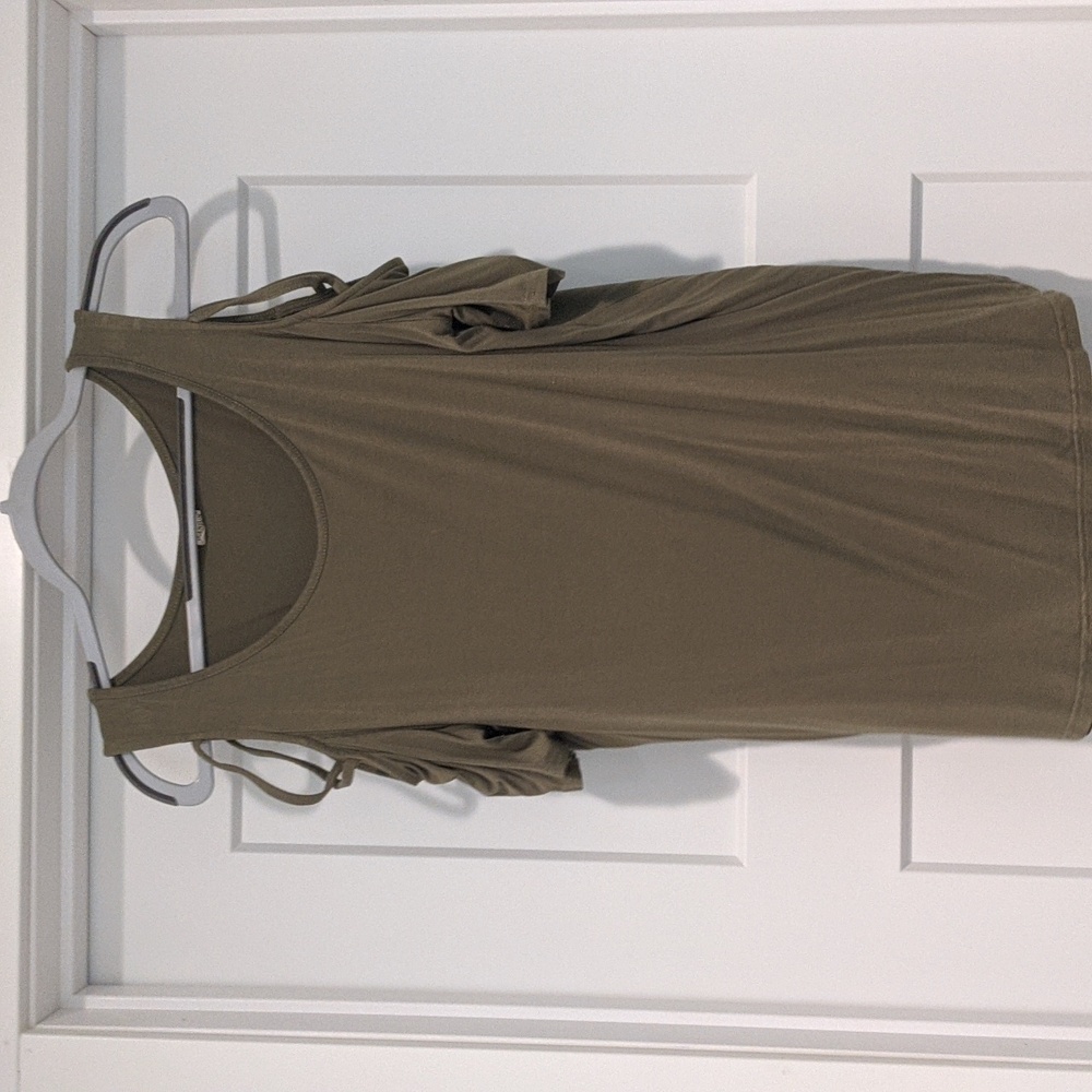 Igenjun Woman's Dark Green T-shirt